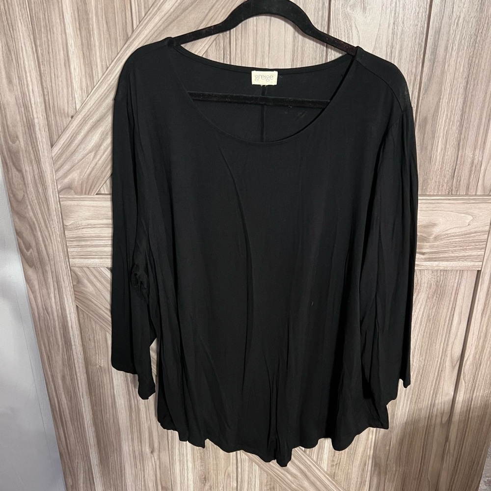 NEW w/o tags EXTREMELY SOFT swing style black top w/ 3/4 length sleeves